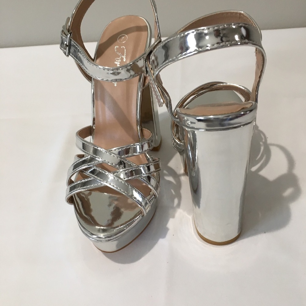 FOREVER-DRESS SANDALS Size 7M - Picture 8 of 8